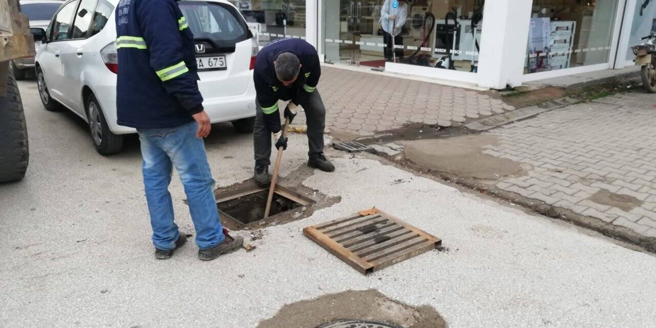 Yağışlar öncesinde yağmur suyu kanalları temizlendi