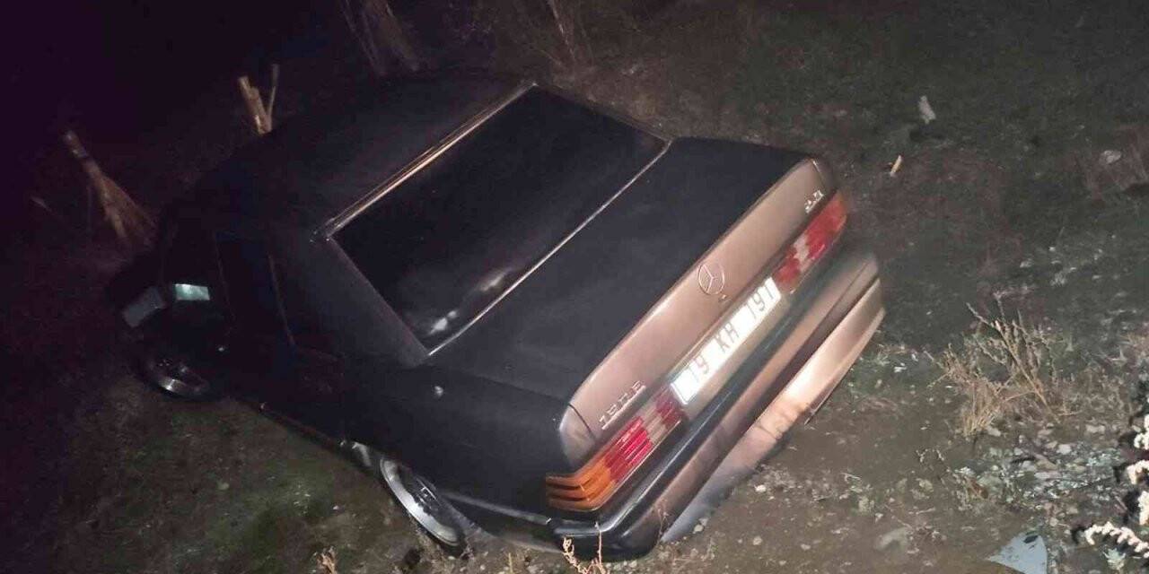 Otomobil şarampole düştü, burnu bile kanamadan kurtuldu