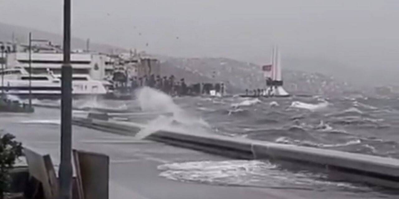 İzmir’de deniz taştı: O anlar böyle görüntülendi