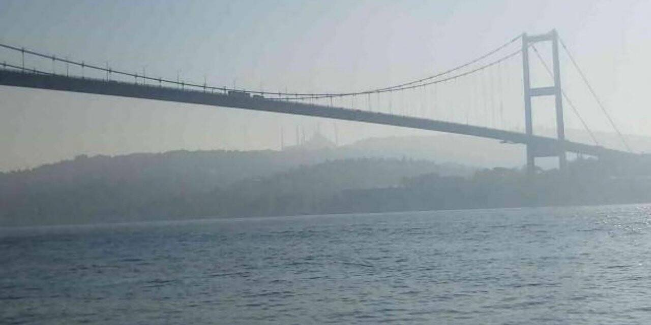İstanbul Boğazı çift yönlü olarak trafiğe kapatıldı
