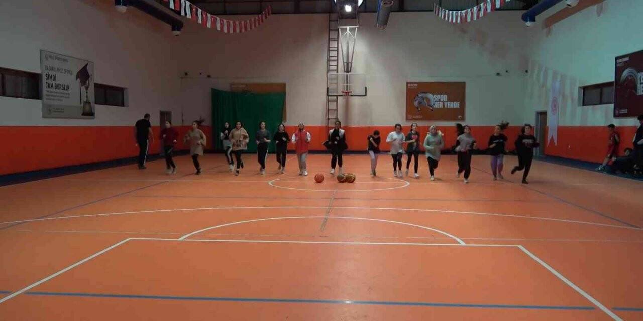 Basketbolcu genç kızlar bölge turnuvasına hazırlanıyor
