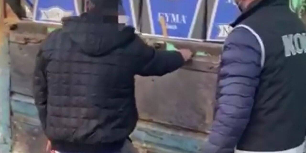 Kamyonetin kasasından 3 milyon 300 bin kaçak makaron çıktı
