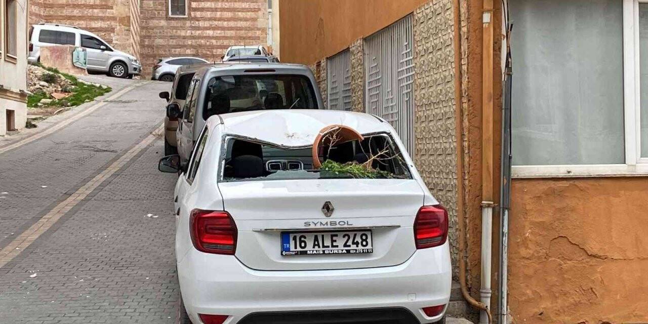 Lodos Bursa’yı uçurdu