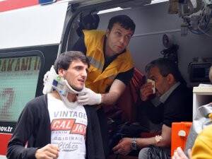 İki minibüs çarpıştı: 6 yaralı