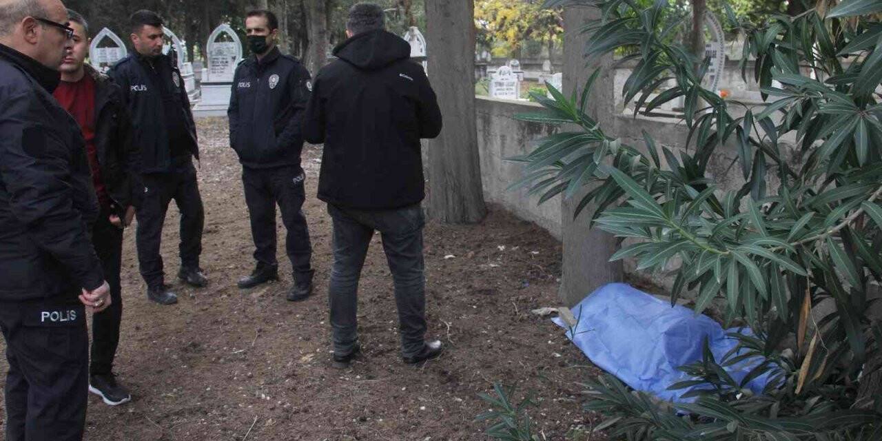 Mezarlıkta ölü bulundu