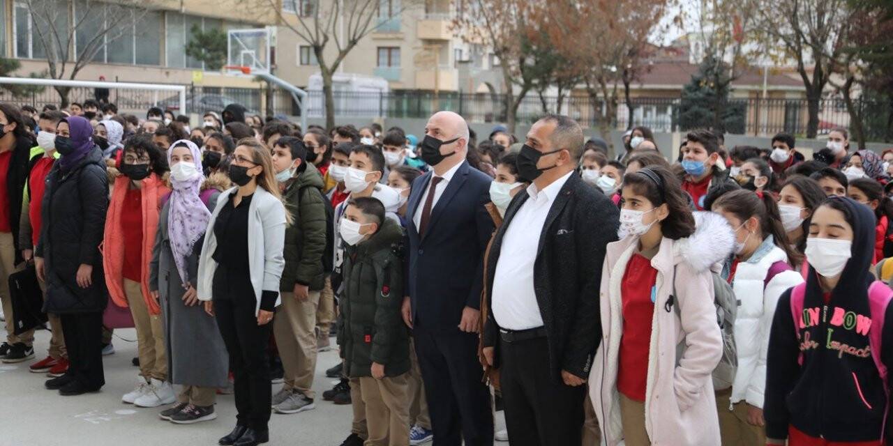 Başkan Bıyık, öğrencileri yalnız bırakmıyor