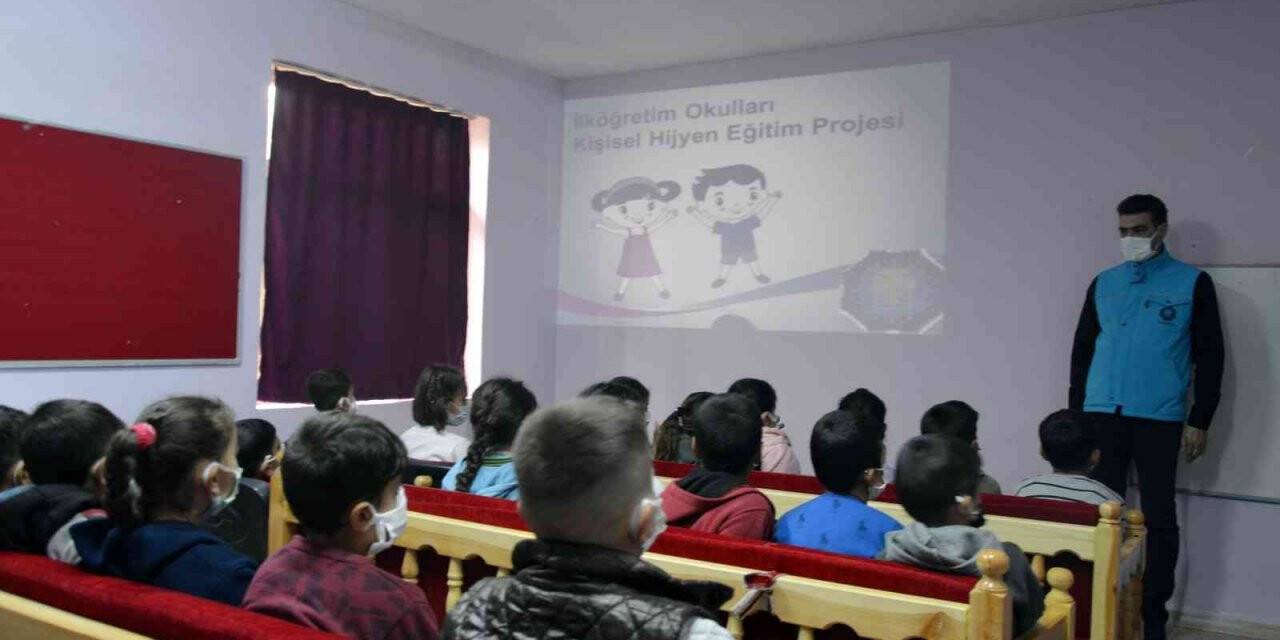 Diyarbakır’da köy okullarına pandemi ve hijyen eğitimi