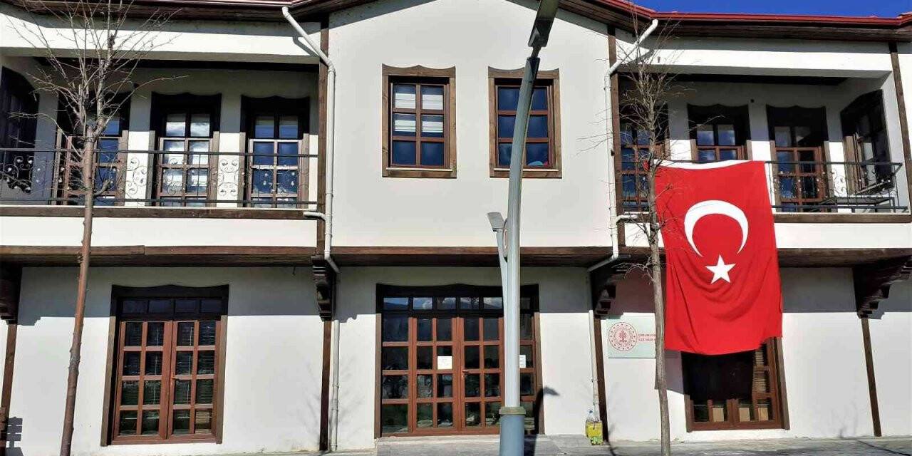 Osmancık halk kütüphanesi yeni yerine taşındı