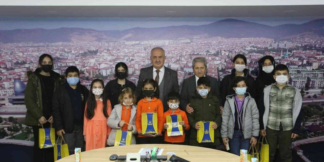 Yarışmada dereceye giren öğrenciler ödüllendirildi