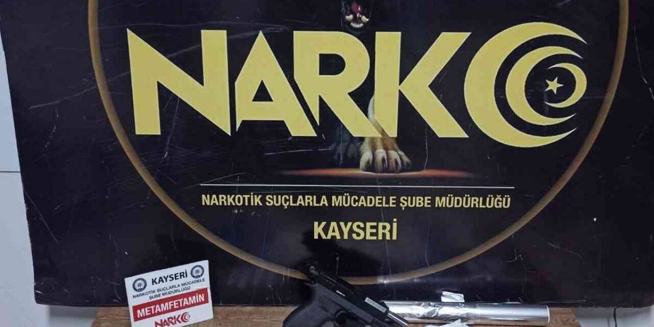 Uyuşturucu taciri 2 şahıs operasyonla yakalandı