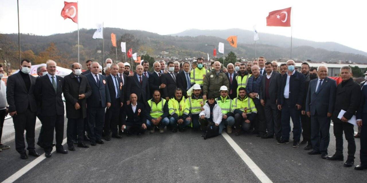 80 günde tamamlanan Ayancık Terminal Köprüsü hizmete açıldı