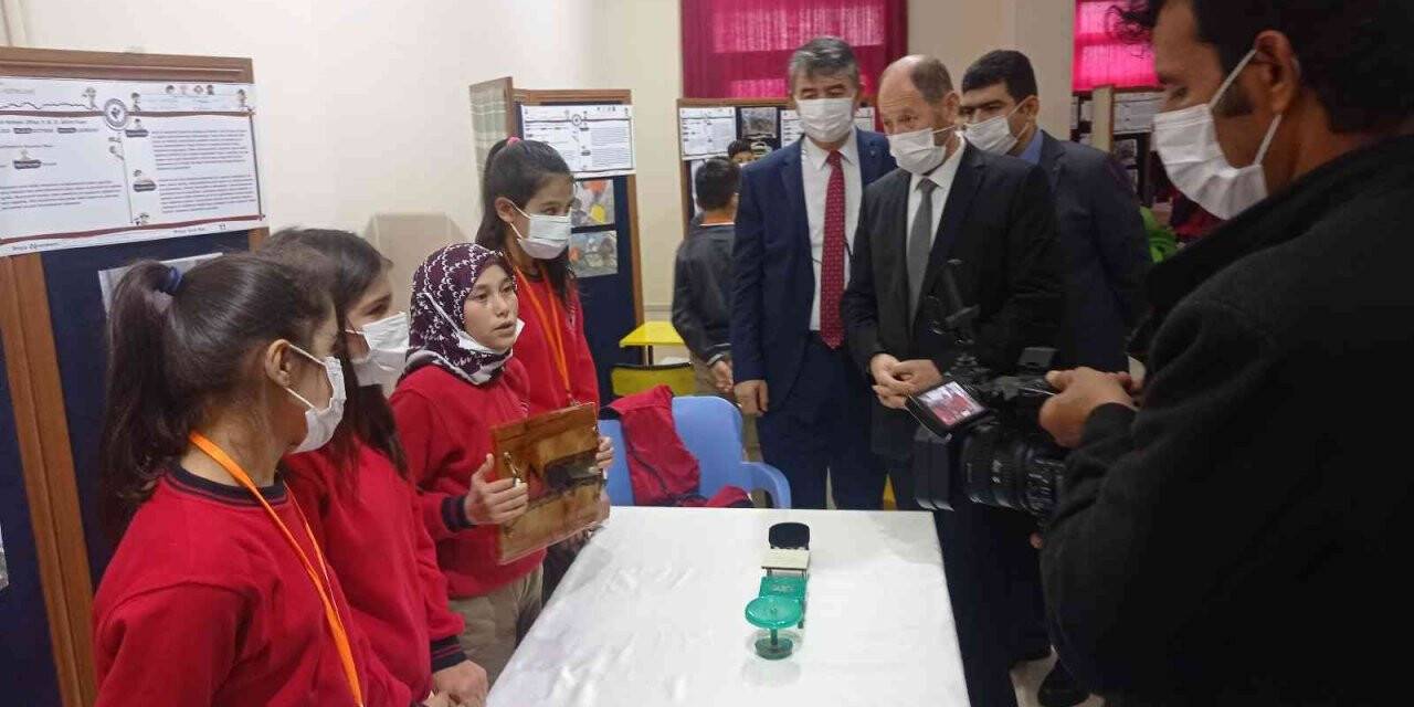 Kozan’da Tübitak 4006 Bilim Fuarı