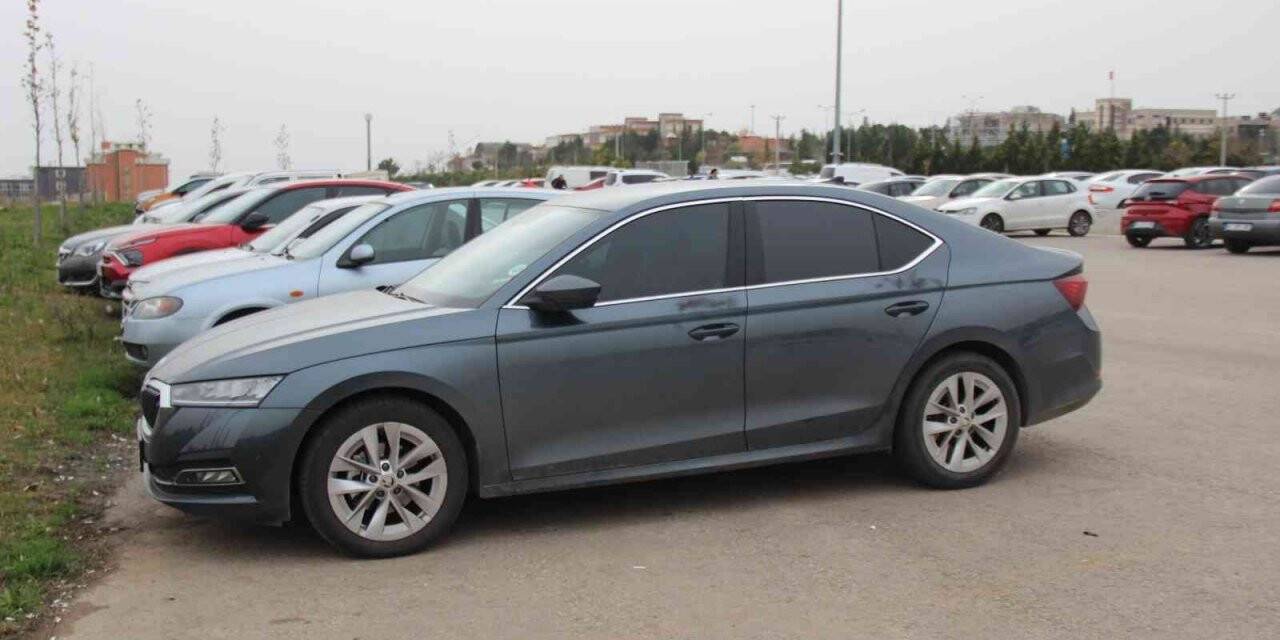 Üniversitenin otoparkında silahla vurulmuş halde bulundu