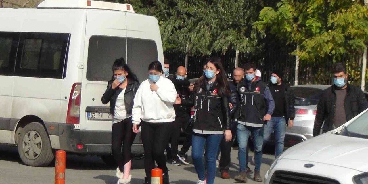 217 kilogram eroinle yakalanan 5 zanlı adliyede