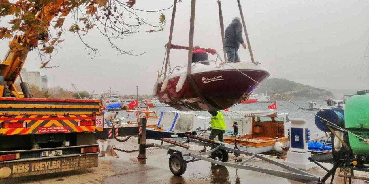 Erdek’te fırtına etkili oluyor