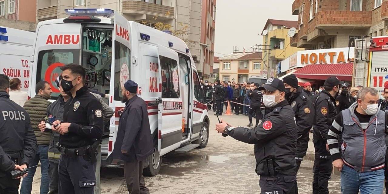 Kocaeli’de inşaat iskelesi çöktü, altında kalanlar var