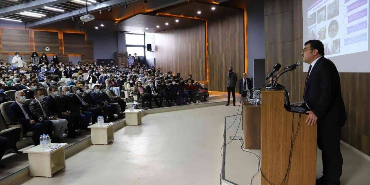 TÜBİTAK Başkanı Mandal, akademisyen ve öğrenciler ile bir araya geldi