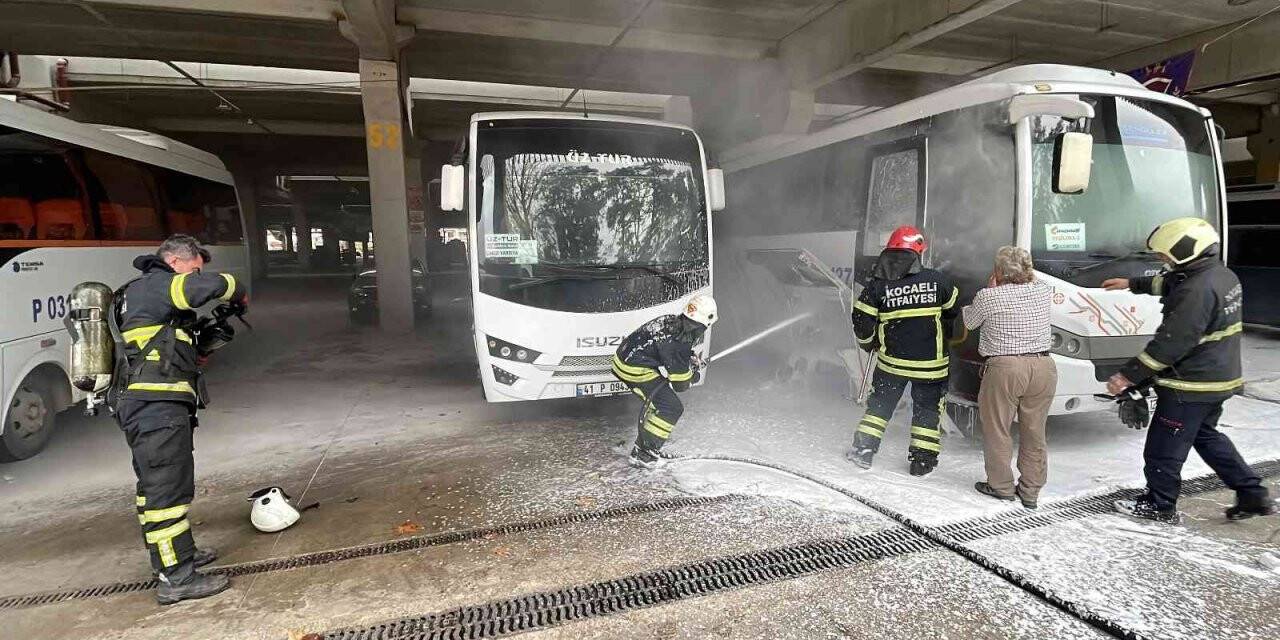 Park halindeki otobüste çıkan yangın korkuttu