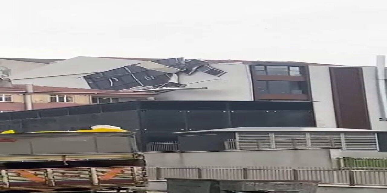 Arnavutköy’de çatının uçtuğu o anlar kamerada