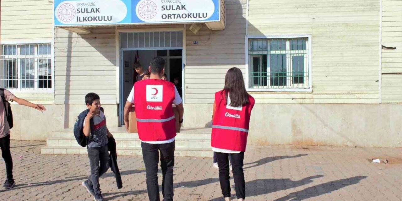 Bir Kitap Bir Gelecek projesi ile okullara kitap bağışı yapılıyor