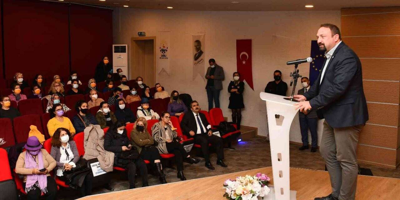 Çiğli’de kadınlara yönelik şiddetle mücadele yolları anlatıldı