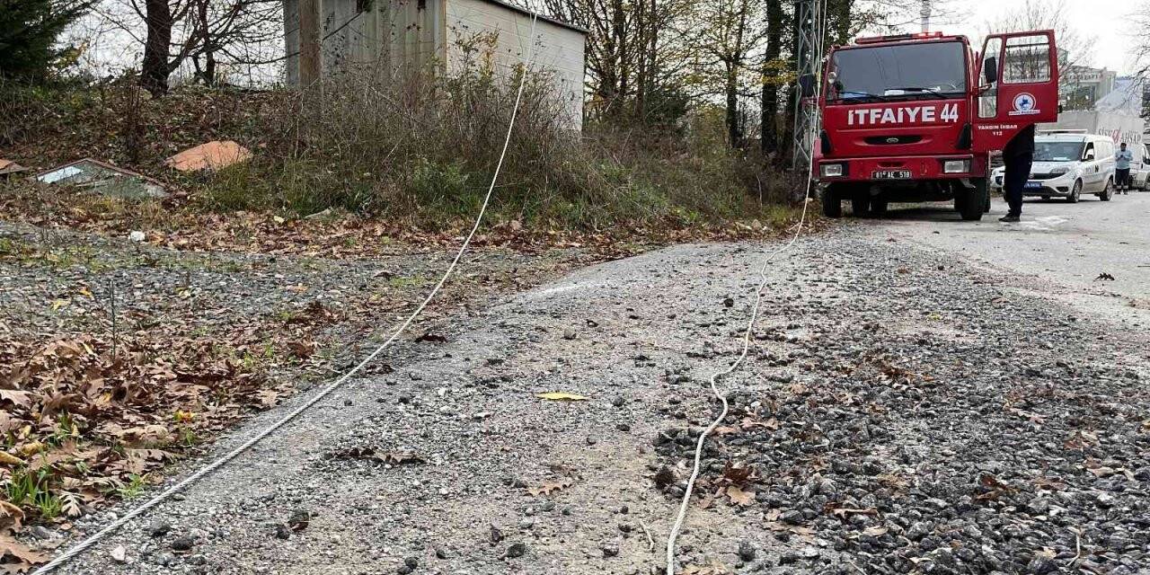 Elektrik telleri koptu, yangını vatandaş engelledi
