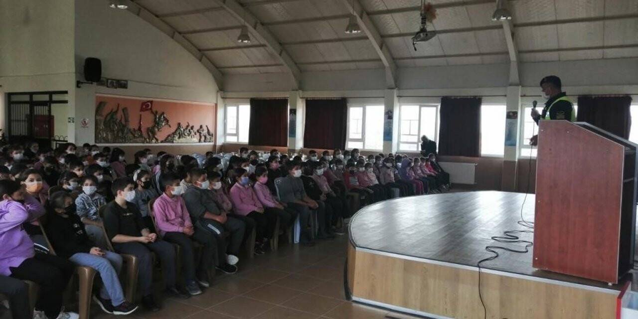 Jandarma’dan öğrencilere trafik semineri