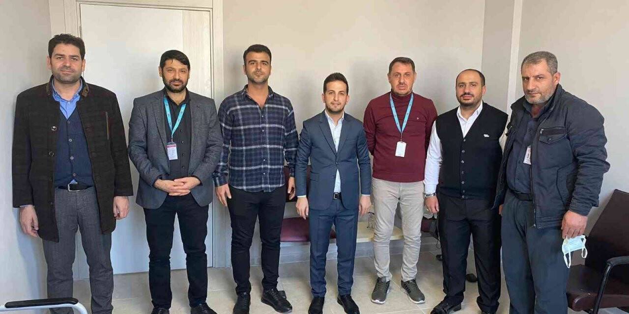 Öz Sağlık İş Sendikası Diyarbakır Şube Başkanı Aküzüm tıbbi sekreterlerle bir araya geldi
