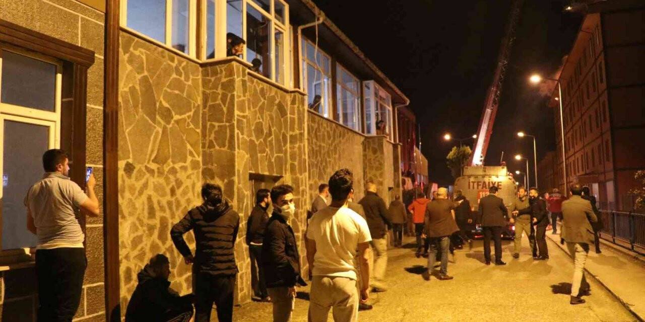 Rize’de çatısı yanan yurttaki öğrenciler diğer yurtlara yerleştirildi