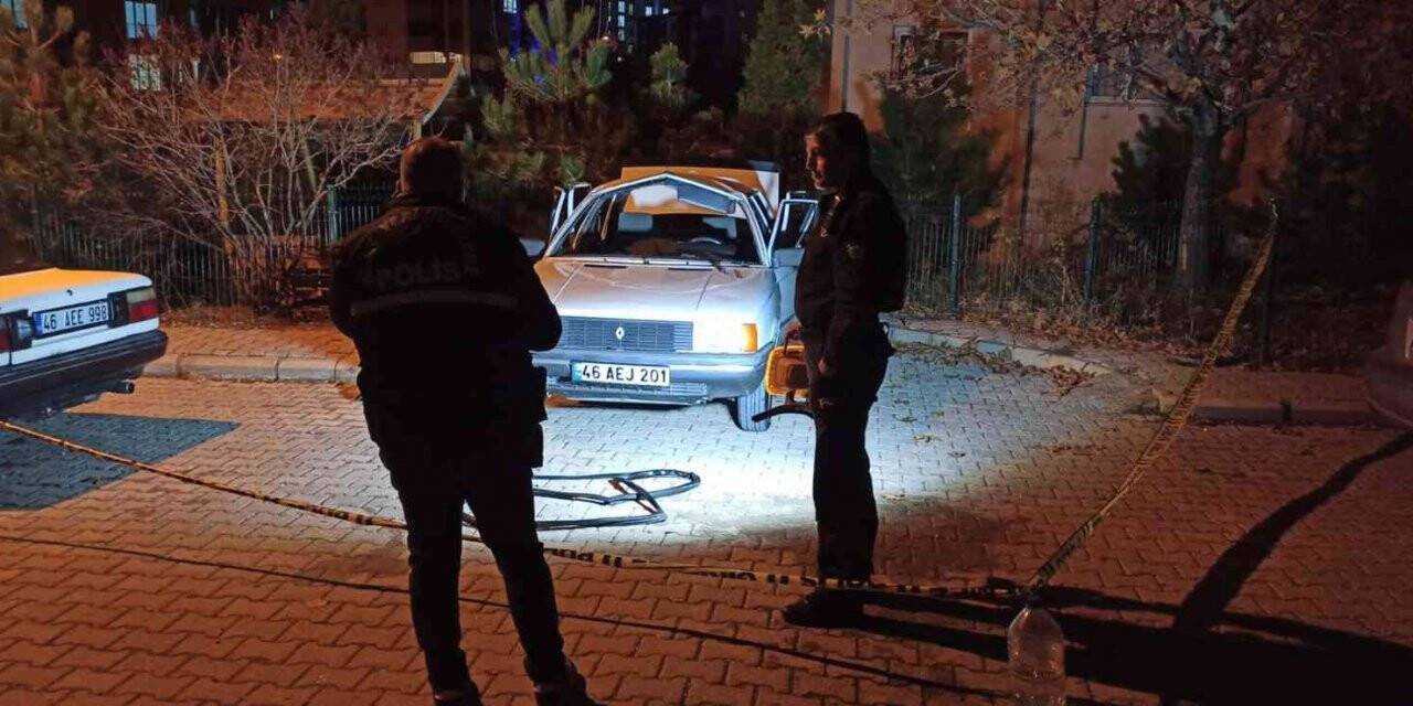 Otomobil bomba gibi patladı: 3 yaralı