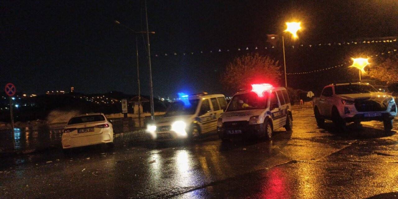Bursa’da deniz taştı, tekneler sular altında kaldı
