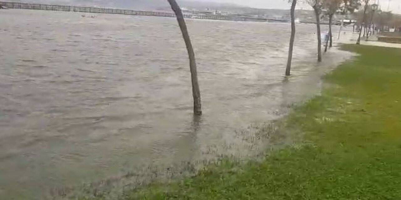 Tekirdağ’da tsunamiyi andıran görüntüler: Deniz şehre aktı