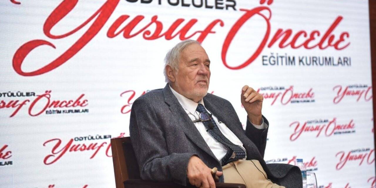 Prof. Dr. İlber Ortaylı, Ankara’da öğrencilerle bir araya geldi