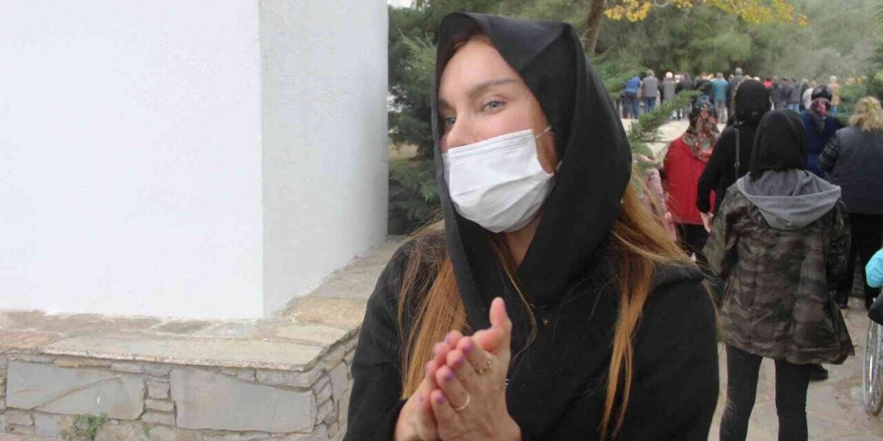 Ebru Şallı gözyaşları içerisinde babasını uğurladı