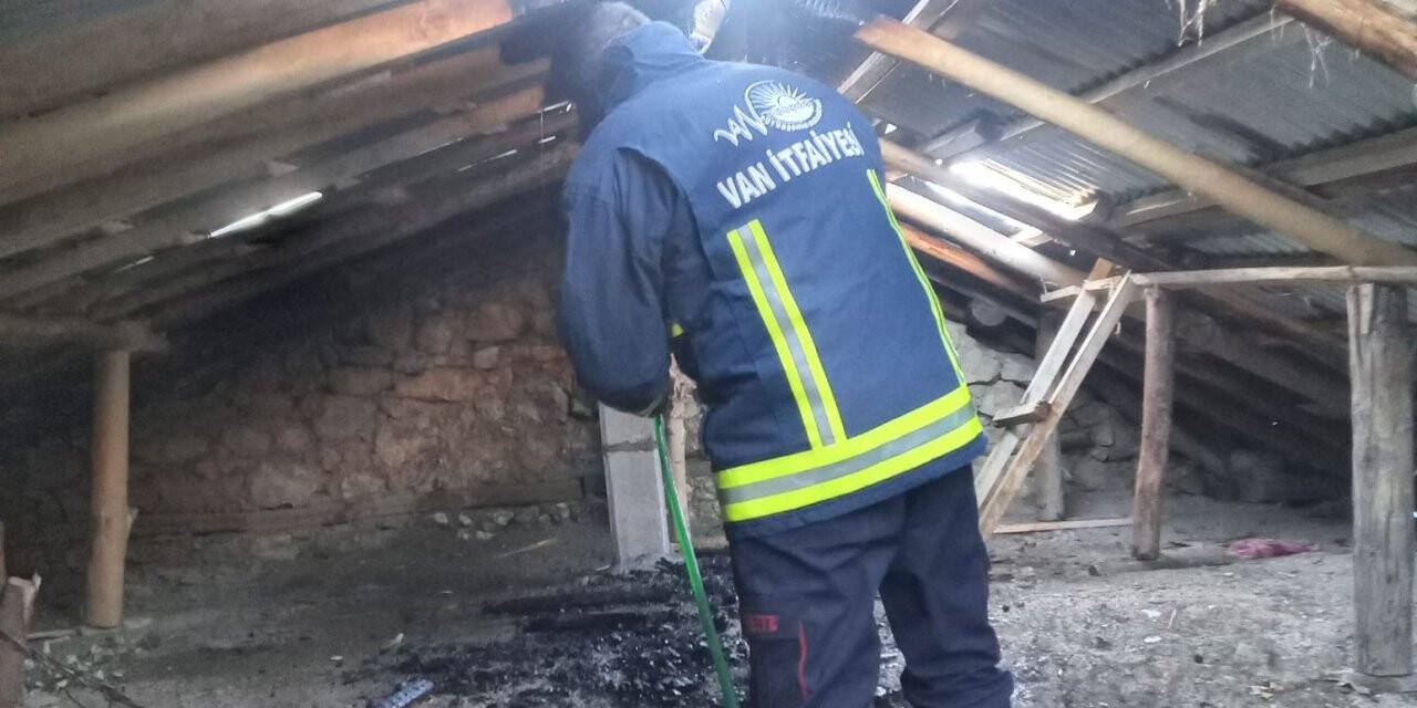Bahçesaray’da ev yangını