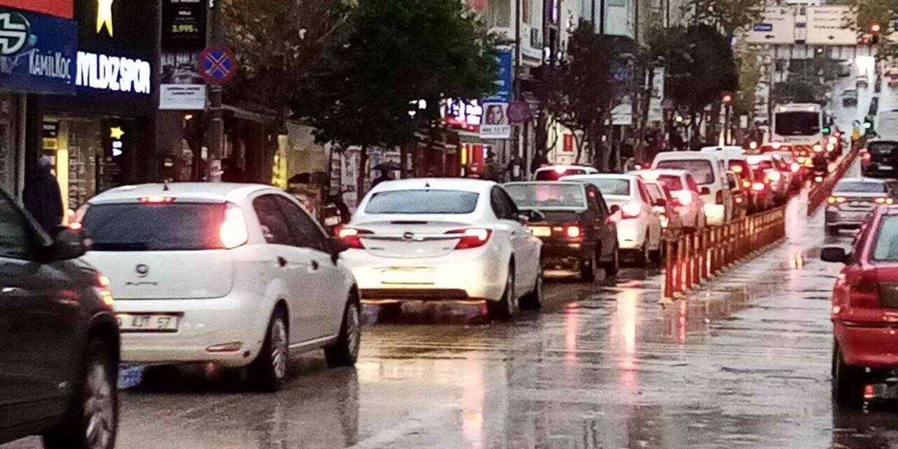 Lodos yerini yağmura bıraktı.