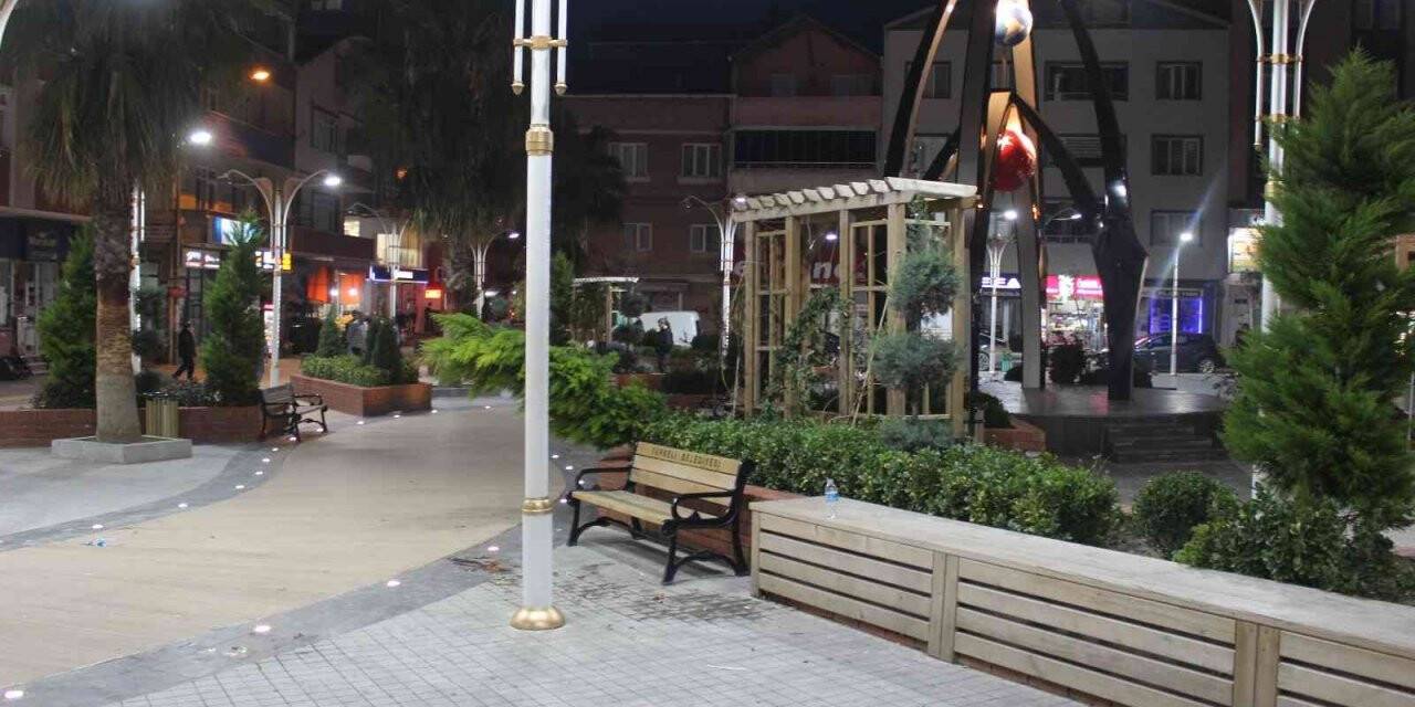 Sinop’ta şiddetli fırtına nedeniyle kamelya devrildi: 2 yaralı