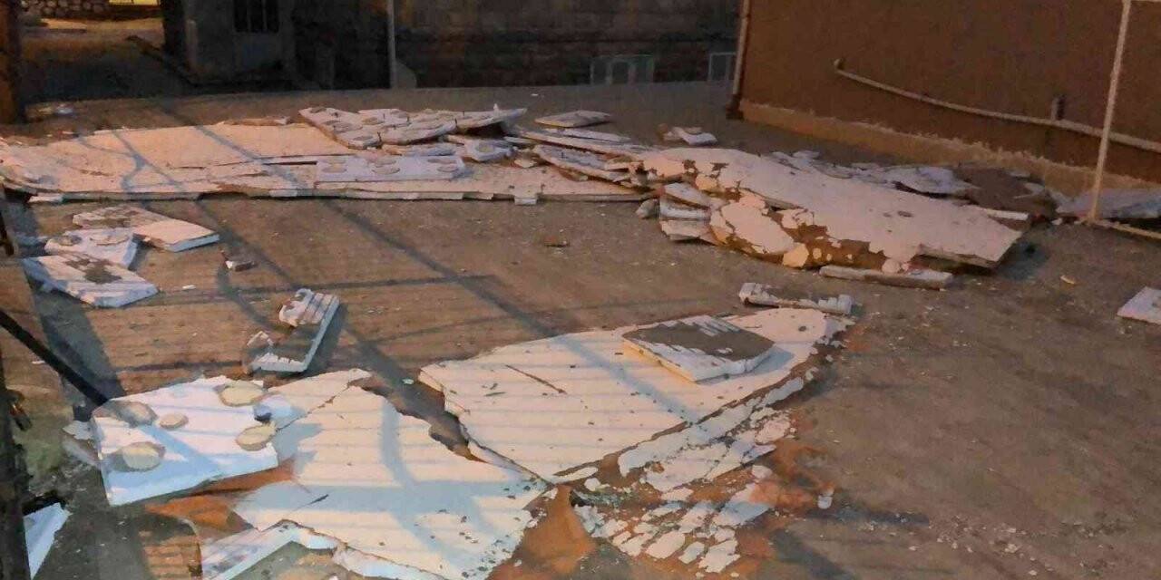 Isparta’da fırtına okul duvarlarını uçurdu