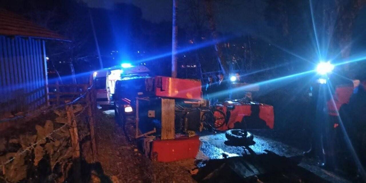 Devrilen traktörün altında kalan sürücü hayatını kaybetti