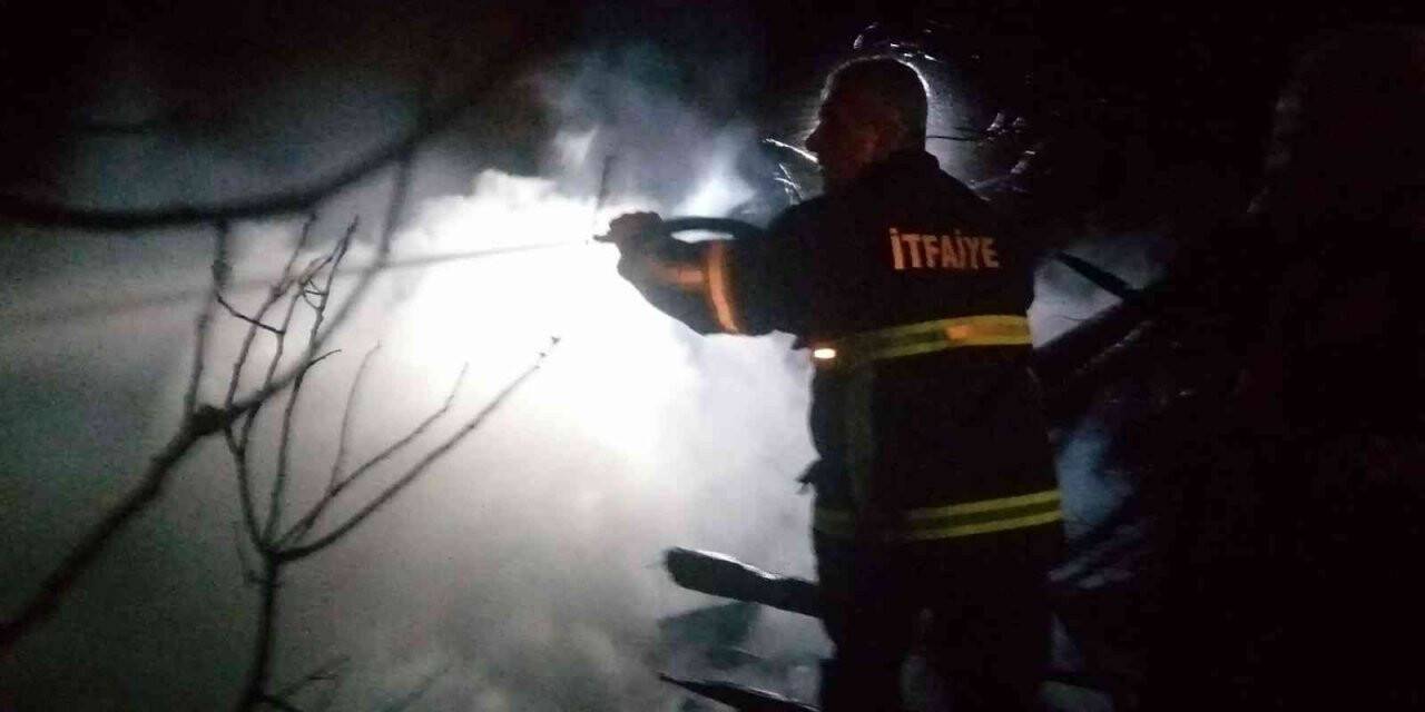 Çan’da yıldırımın düştüğü 12 mirasçılı metruk bina kül oldu