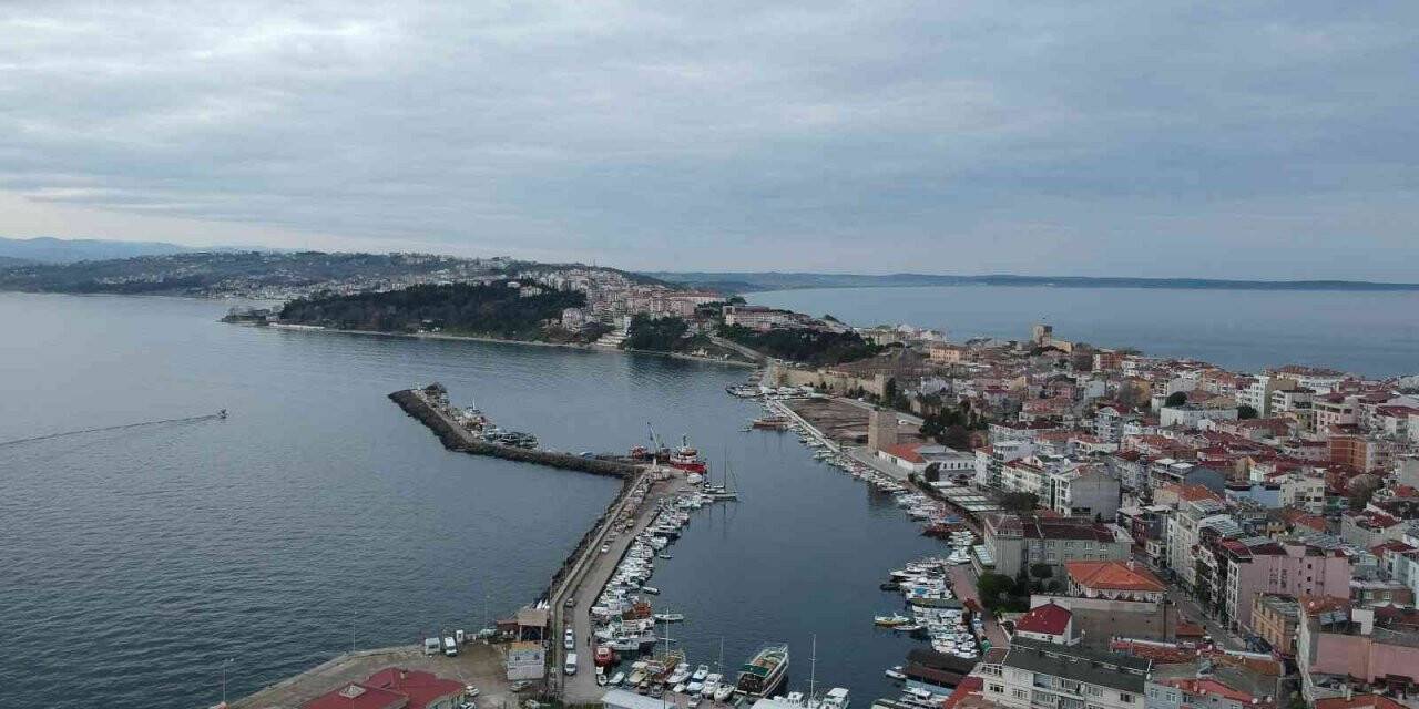 Sinop’ta okullar ve üniversiteye fırtına arası