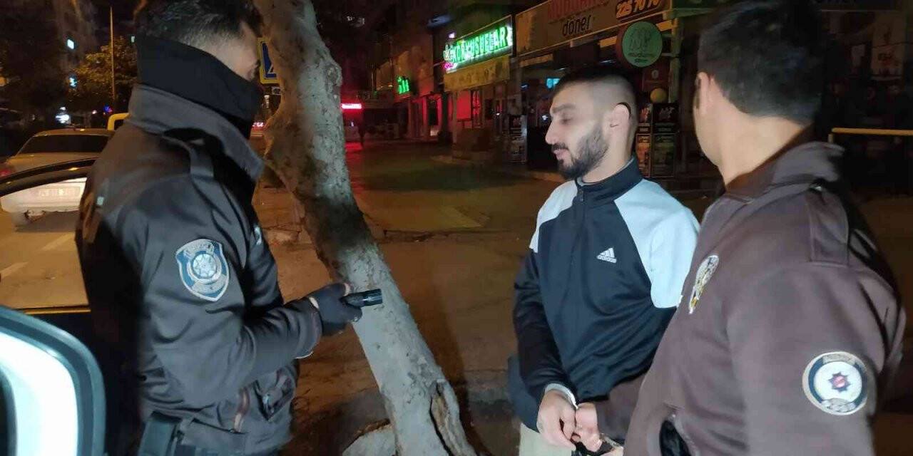 Çantasından hassas terazi ve satışa hazır halde uyuşturucu çıktı, bekçilere “Senin o zaman” diyerek kendini savundu