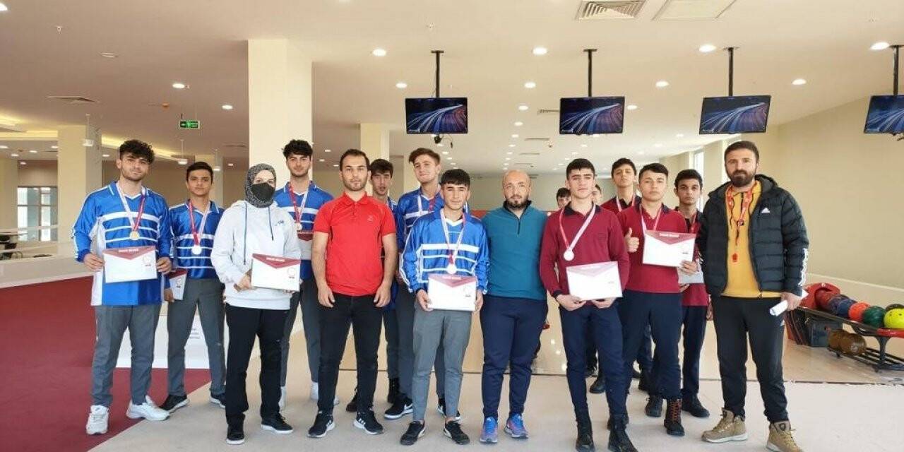 Bayburt Üniversitesi ‘Genç Erkekler Bowling’ müsabakalarına ev sahipliği yaptı