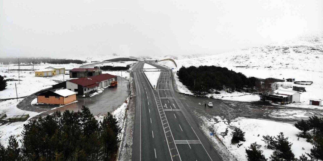 Erzincan’ın yüksek kesimlerinde kar yağışı