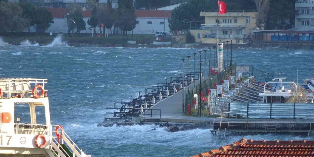 Çanakkale Boğazı’nda feribot seferleri geçici olarak durduruldu