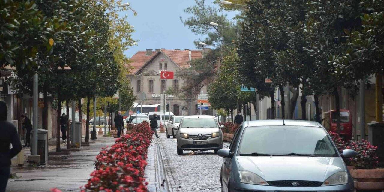 Balıkesir’de fırtına temizliği