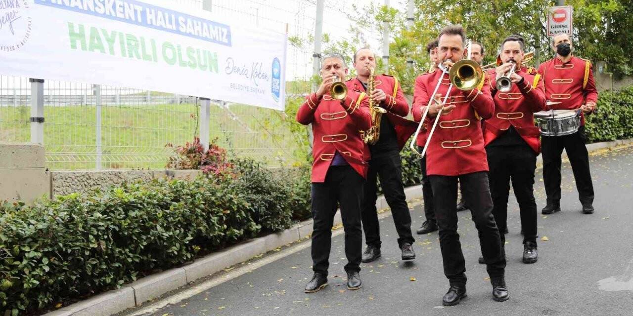 Eyüpsultan Finanskent halı sahası açıldı