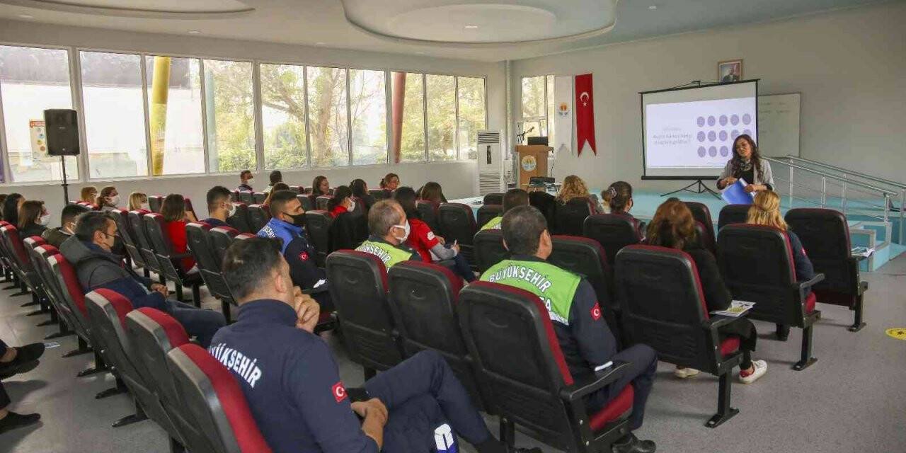 Büyükşehir, kadına şiddete karşı kendi personelini eğitiyor