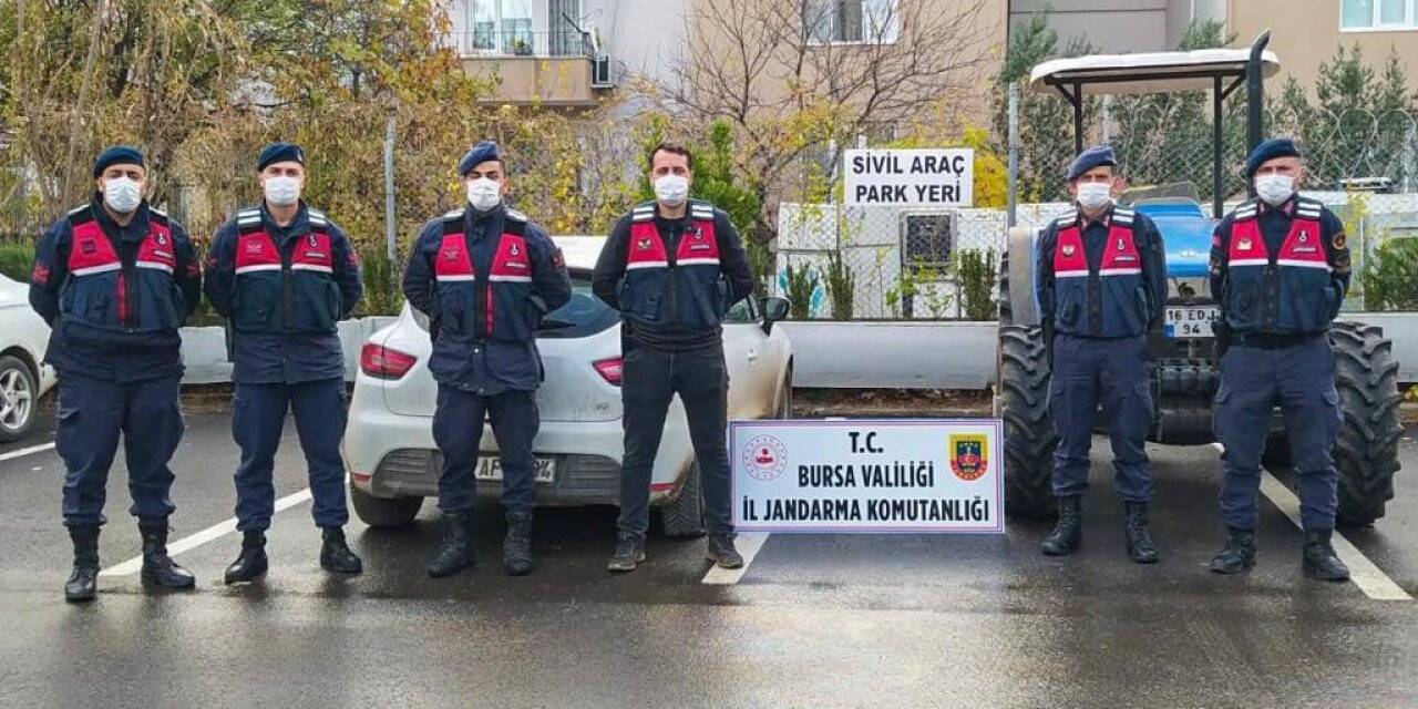 Çaldıkları traktörü hurda fiyatına sattılar, yakalı ele verdiler