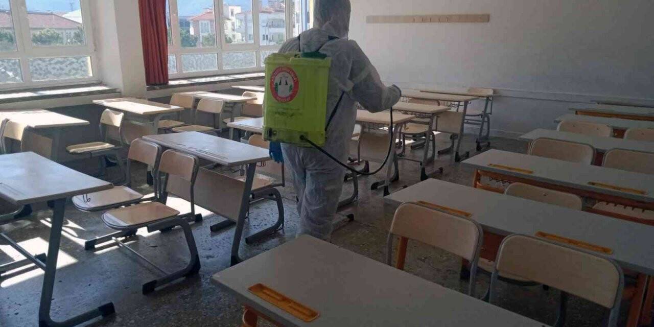 Okullarda dezenfekte çalışmaları devam ediyor